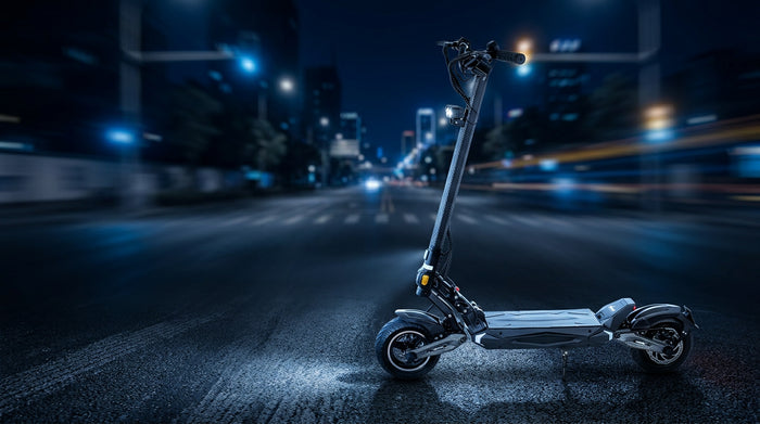 Trottinette électrique Odyssr Rodéo Mono 52V 18Ah noire de profil - SteedyTrott.com